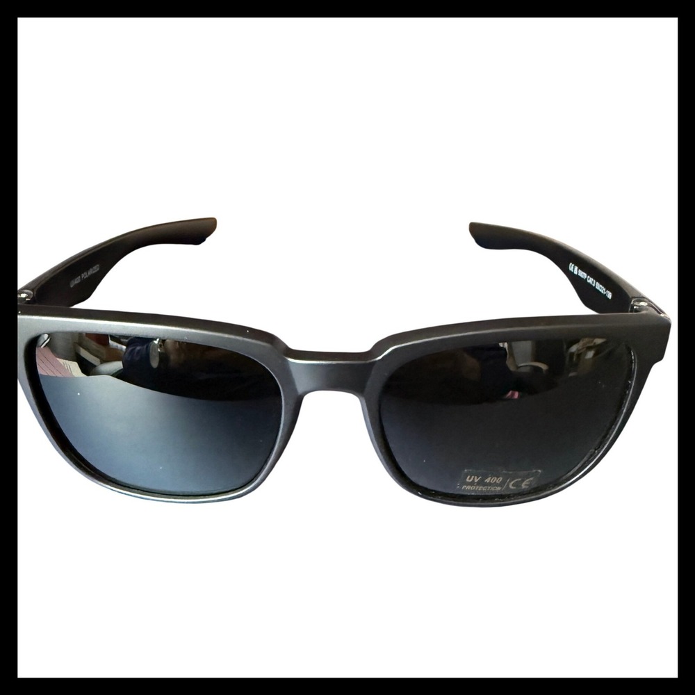 NWOT Matte Black Square Polarized Sunglasses UV400 Protection with Case